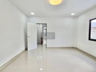 For sale 4 bedrooms townhouse in Mueang Nonthaburi, Nonthaburi