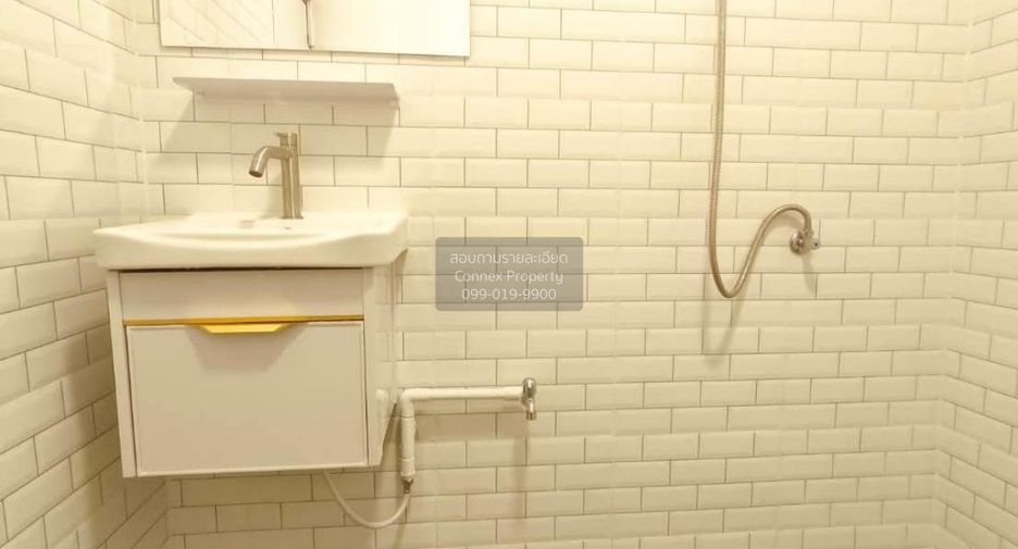 For sale 3 bedrooms townhouse in Mueang Samut Prakan, Samut Prakan