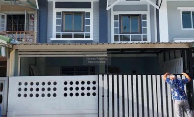 For sale 3 bedrooms townhouse in Mueang Samut Prakan, Samut Prakan