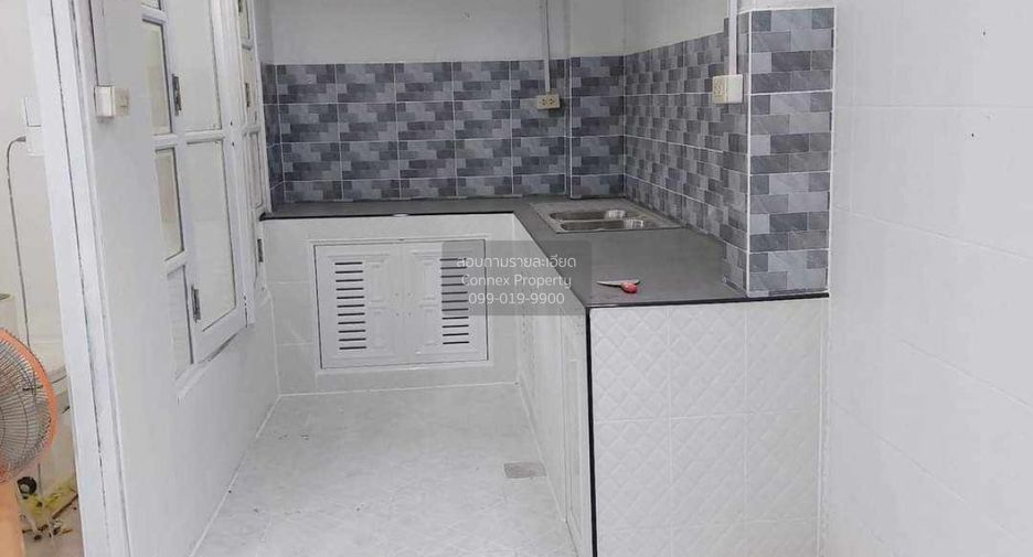 For sale 3 bedrooms townhouse in Mueang Samut Prakan, Samut Prakan