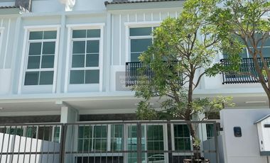 Casa adosada en venta de 2 habitaciones en Prawet, Bangkok