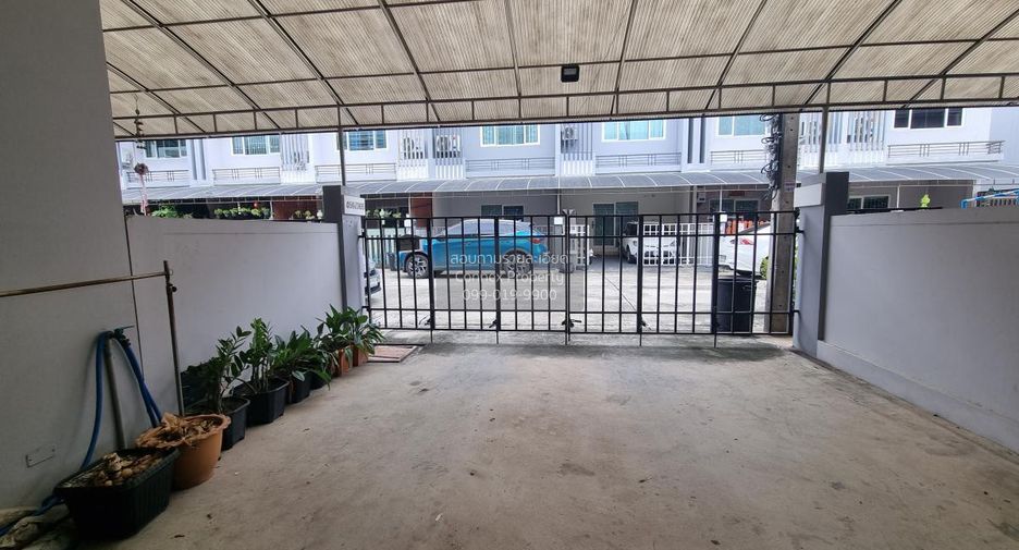 For sale 3 bedrooms townhouse in Bang Khen, Bangkok