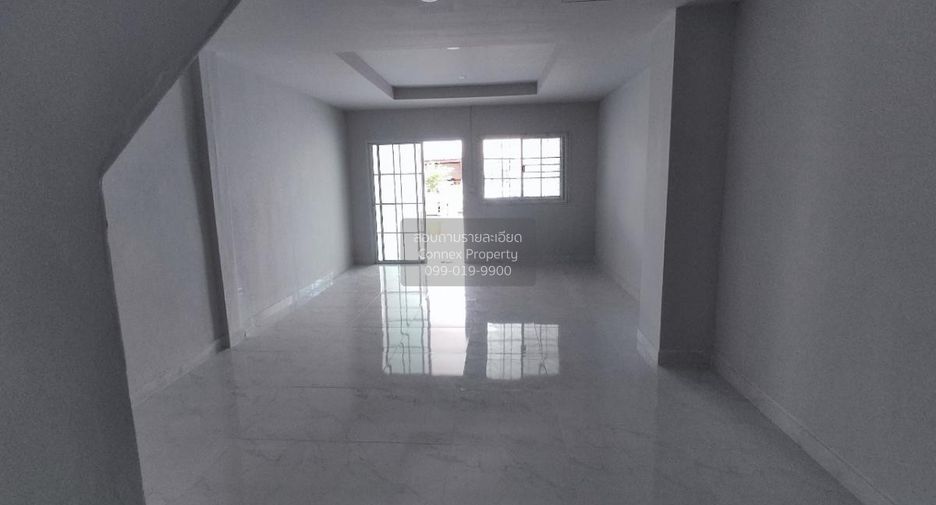 Casa adosada en venta de 2 habitaciones en Lam Luk Ka, Pathum Thani