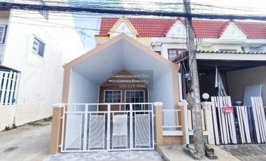 Casa adosada en venta de 2 habitaciones en Lam Luk Ka, Pathum Thani