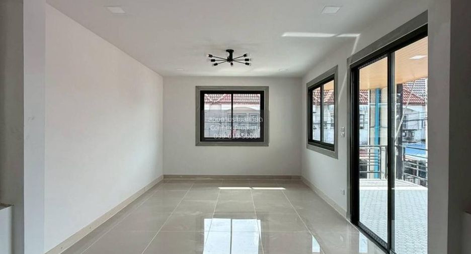 For sale 3 bedrooms townhouse in Pak Kret, Nonthaburi