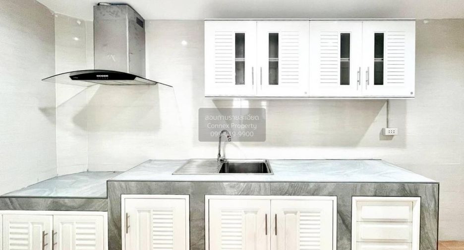 For sale 3 bedrooms townhouse in Prawet, Bangkok