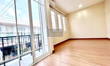 For sale 3 bedrooms townhouse in Prawet, Bangkok