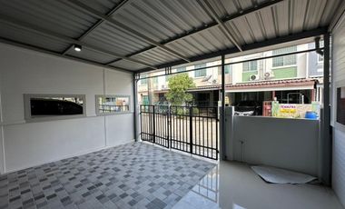 For sale 3 bedrooms townhouse in Lam Luk Ka, Pathum Thani