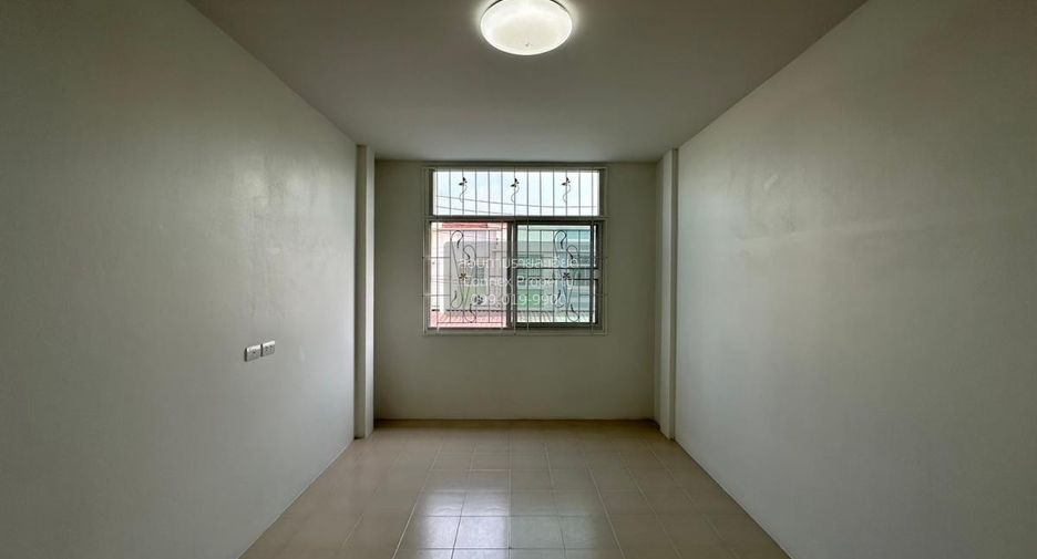 For sale 3 bedrooms townhouse in Lam Luk Ka, Pathum Thani