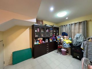 Casa adosada en venta de 3 habitaciones en Lam Luk Ka, Pathum Thani
