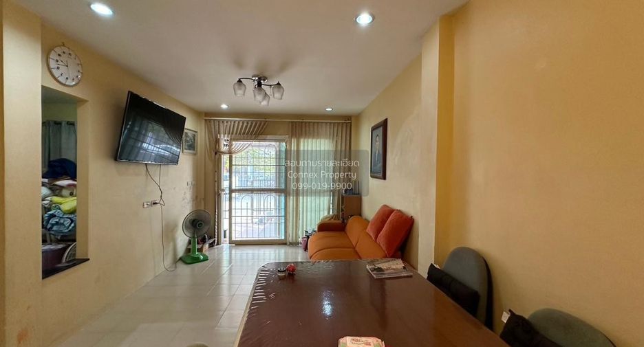 Casa adosada en venta de 3 habitaciones en Lam Luk Ka, Pathum Thani