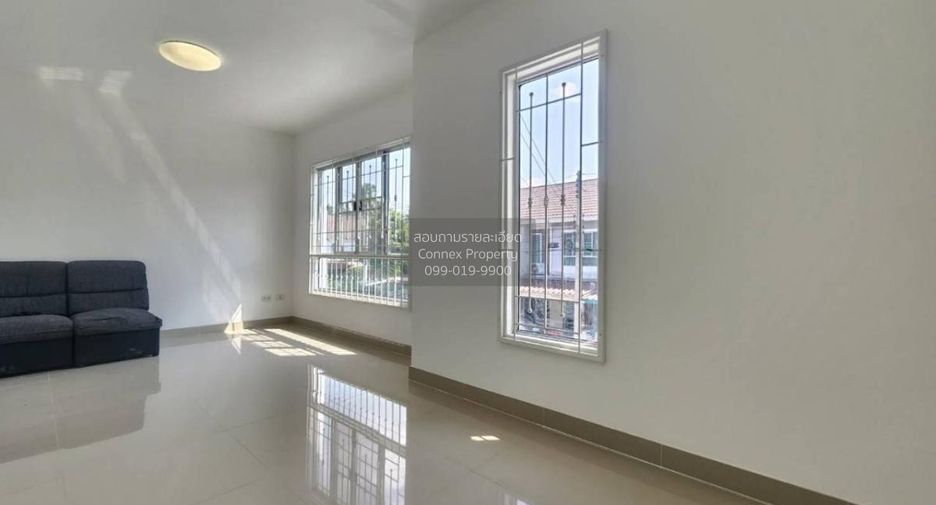 For sale 3 ベッドルーム townhouse in Sam Phran, Nakhon Pathom