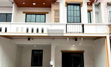 Casa adosada en venta de 3 habitaciones en San Sai, Chiang Mai