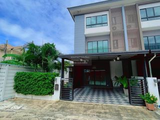 Casa adosada en venta de 3 habitaciones en Phasi Charoen, Bangkok