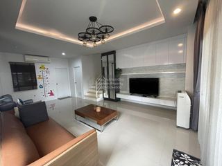 Casa adosada en venta de 3 habitaciones en Phasi Charoen, Bangkok