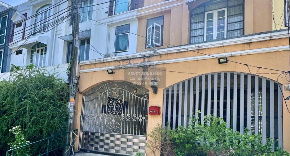 For sale 3 ベッドルーム house in Huai Khwang, Bangkok