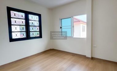 Haus zum Kauf mit 4 Zimmer in Bang Khae, Bangkok