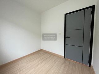 À vendre 3 chambres maison de ville à Krathum Baen, Samut Sakhon