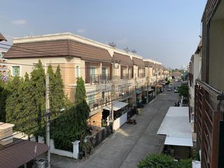 For sale 5 bedrooms townhouse in Mueang Nonthaburi, Nonthaburi