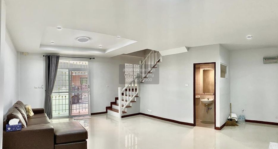 For sale 5 bedrooms townhouse in Mueang Nonthaburi, Nonthaburi