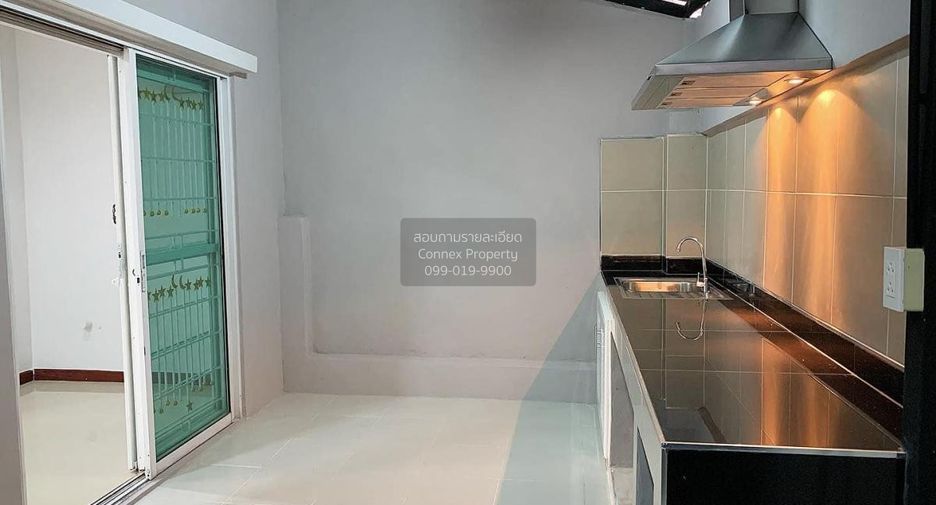 For sale 5 bedrooms townhouse in Mueang Nonthaburi, Nonthaburi