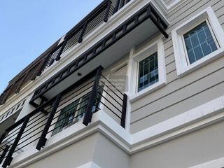 For sale 5 bedrooms townhouse in Mueang Nonthaburi, Nonthaburi