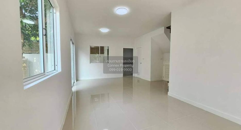 Casa adosada en venta de 3 habitaciones en Bang Khun Thian, Bangkok