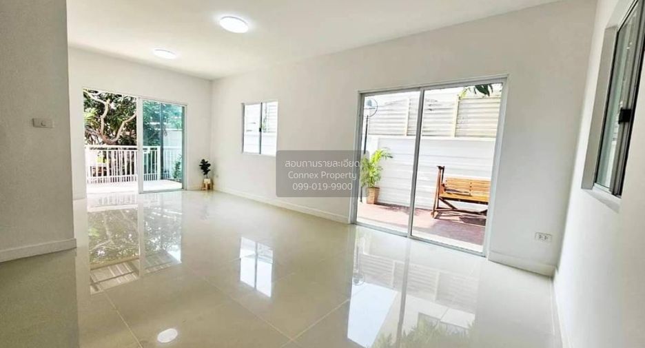 Casa adosada en venta de 3 habitaciones en Bang Khun Thian, Bangkok