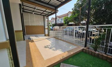 Casa adosada en venta de 3 habitaciones en Bang Khun Thian, Bangkok