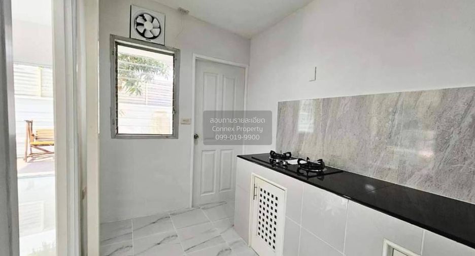 Casa adosada en venta de 3 habitaciones en Bang Khun Thian, Bangkok
