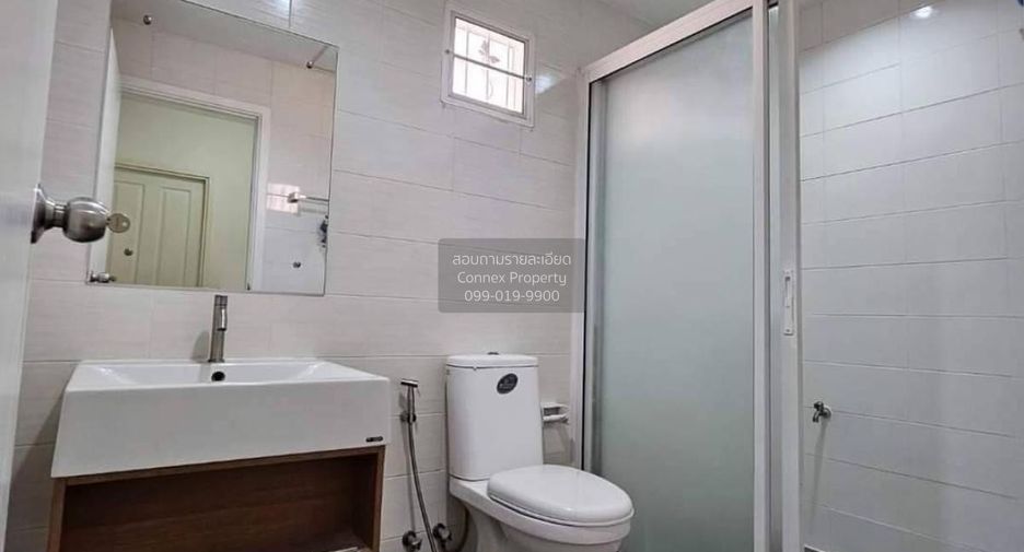 Casa adosada en venta de 3 habitaciones en Bang Khun Thian, Bangkok