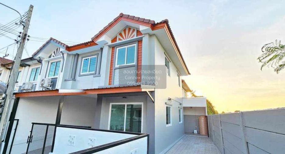 For sale 3 bedrooms townhouse in Sam Phran, Nakhon Pathom