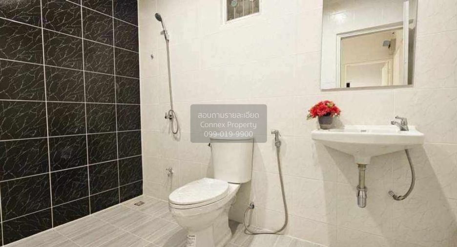 For sale 3 bedrooms townhouse in Sam Phran, Nakhon Pathom