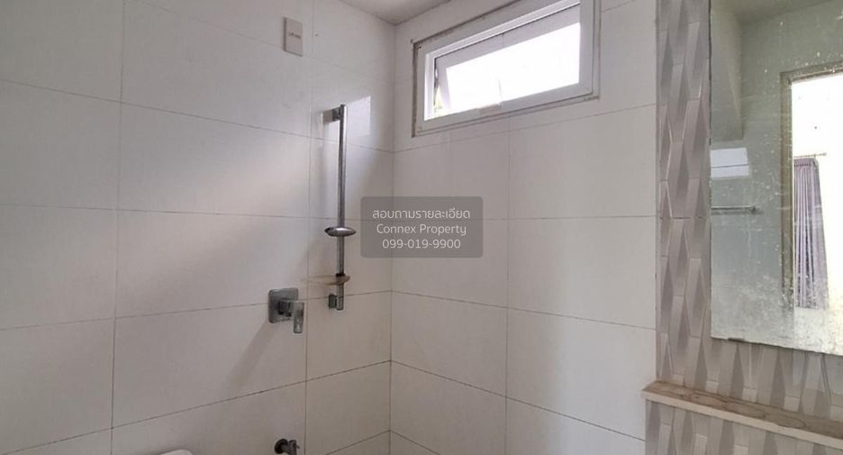 For sale 3 bedrooms house in Krathum Baen, Samut Sakhon