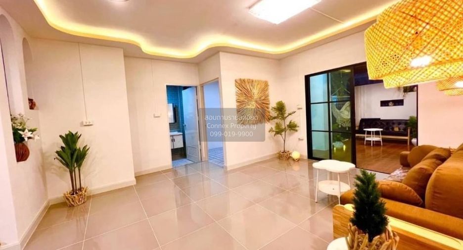 出售 4 卧室 联排别墅 在 Khlong Luang, Pathum Thani
