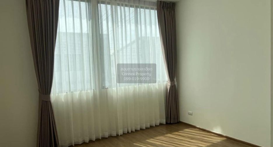 Casa adosada en venta de 3 habitaciones en Bang Khen, Bangkok