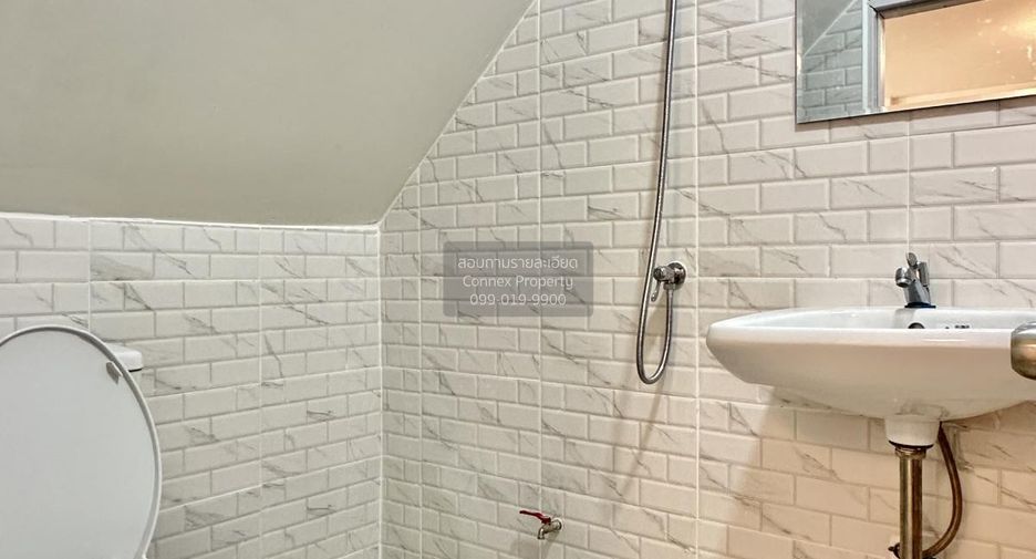 Casa adosada en venta de 3 habitaciones en Thanyaburi, Pathum Thani
