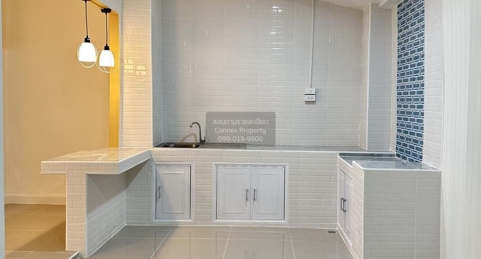 Casa adosada en venta de 3 habitaciones en Thanyaburi, Pathum Thani
