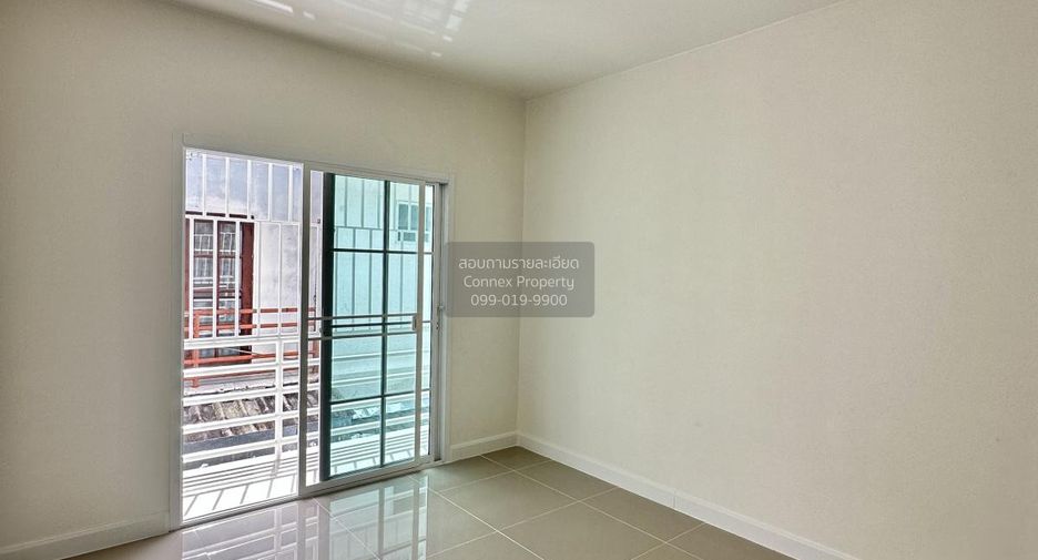 Casa adosada en venta de 3 habitaciones en Thanyaburi, Pathum Thani