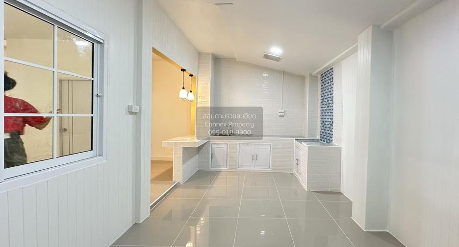 Casa adosada en venta de 3 habitaciones en Thanyaburi, Pathum Thani