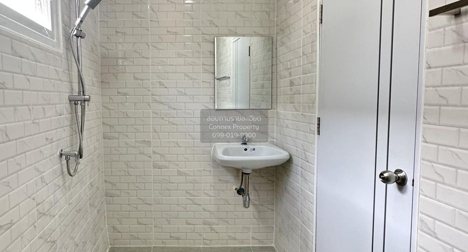 Casa adosada en venta de 3 habitaciones en Thanyaburi, Pathum Thani