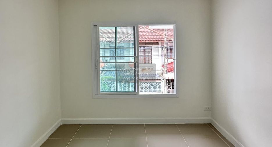 Casa adosada en venta de 3 habitaciones en Thanyaburi, Pathum Thani