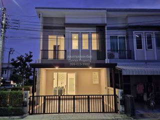 Casa adosada en venta de 4 habitaciones en Bang Yai, Nonthaburi