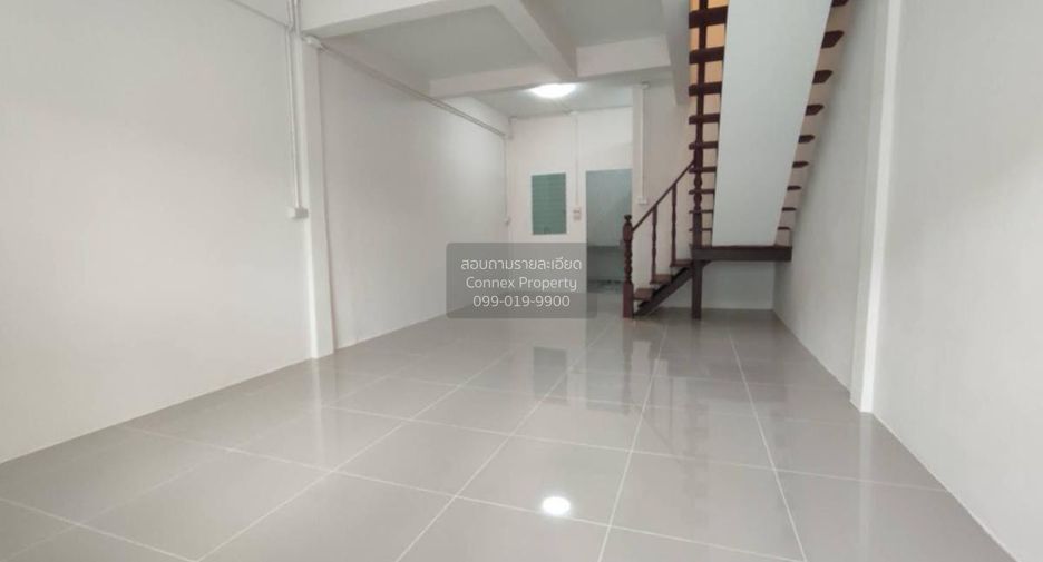 Casa adosada en venta de 2 habitaciones en Chom Thong, Bangkok