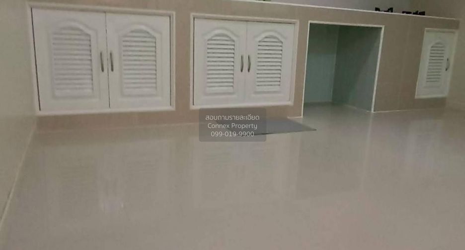 Casa adosada en venta de 3 habitaciones en Thanyaburi, Pathum Thani