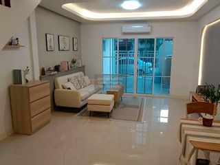 Casa adosada en venta de 3 habitaciones en Thanyaburi, Pathum Thani