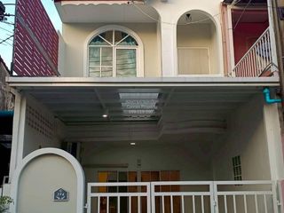 Casa adosada en venta de 3 habitaciones en Thanyaburi, Pathum Thani
