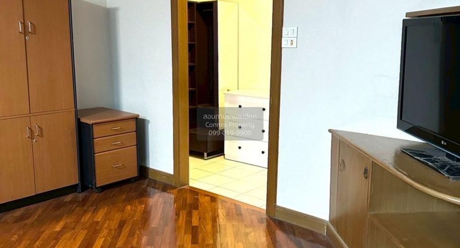 For sale 3 bedrooms condo in Yan Nawa, Bangkok