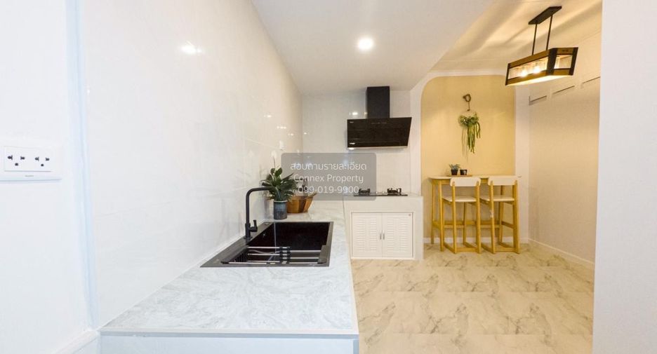 For sale 3 bedrooms house in Bang Kapi, Bangkok
