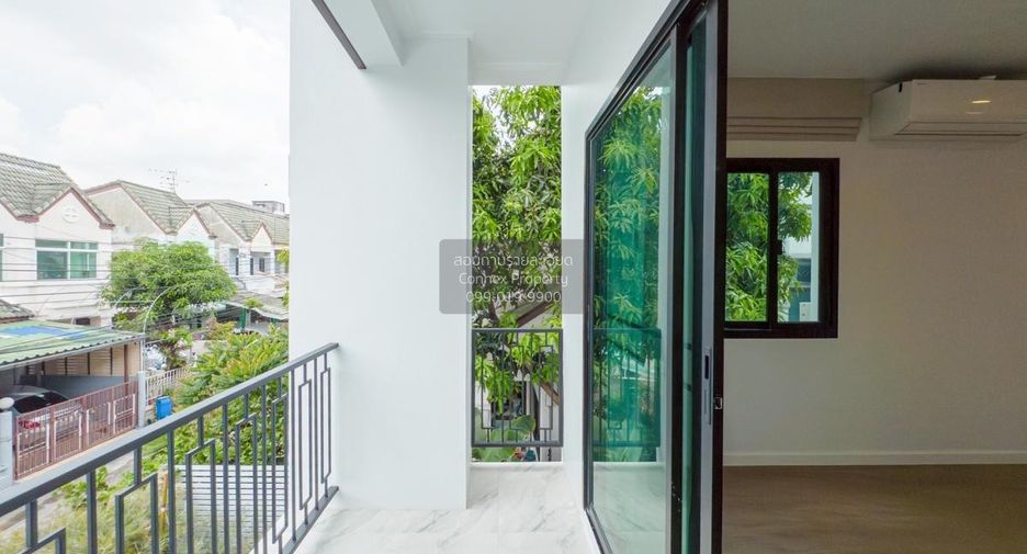 For sale 3 bedrooms house in Bang Kapi, Bangkok